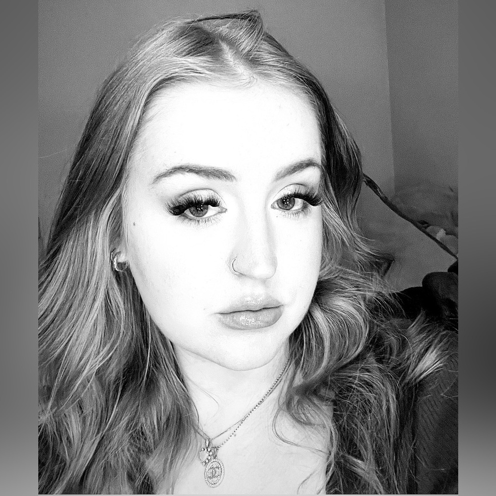 Meet your Posher, Alexis